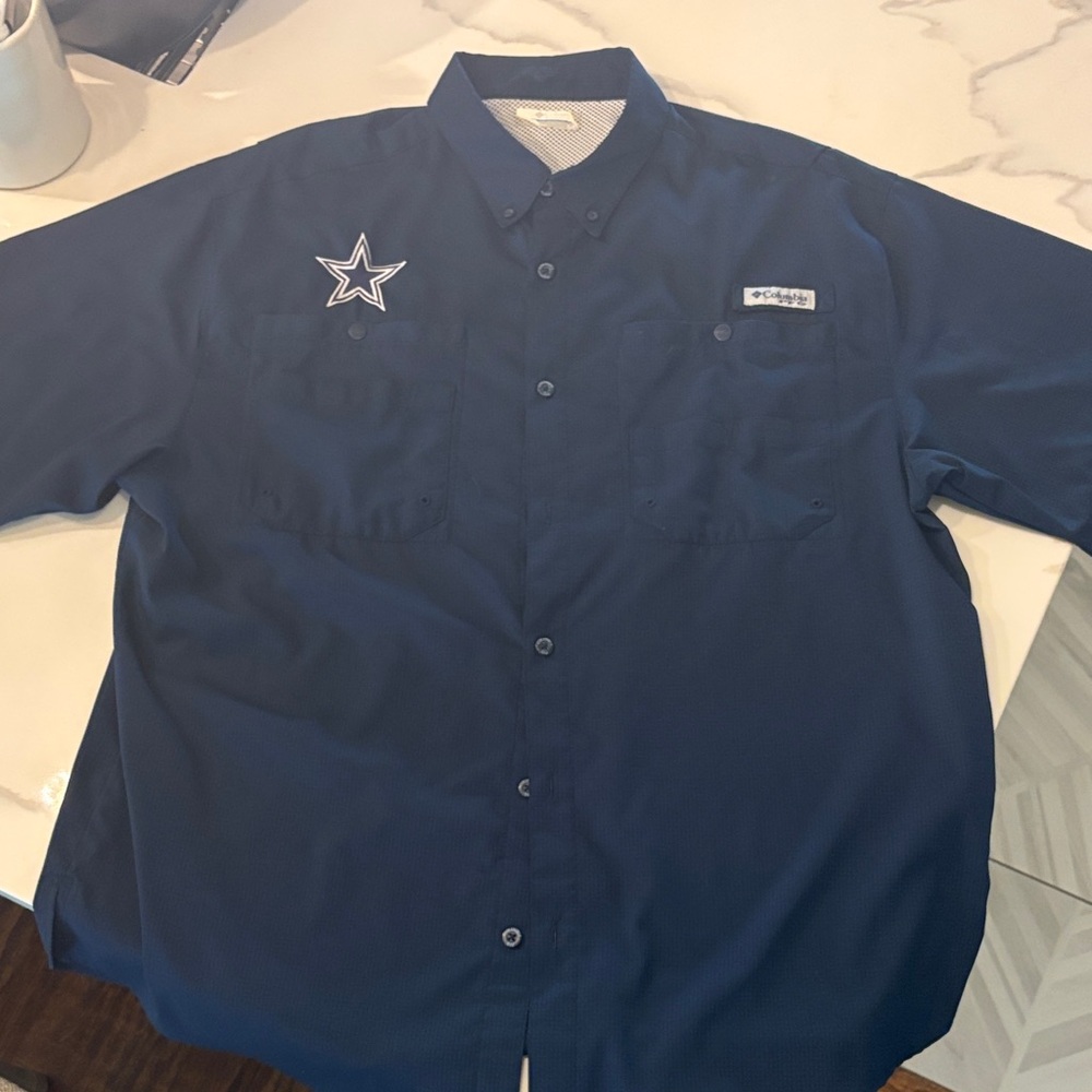 Dallas Cowboys Sz L Columbia Navy Short-Sleeve Button-Down Shirt with Star Patch